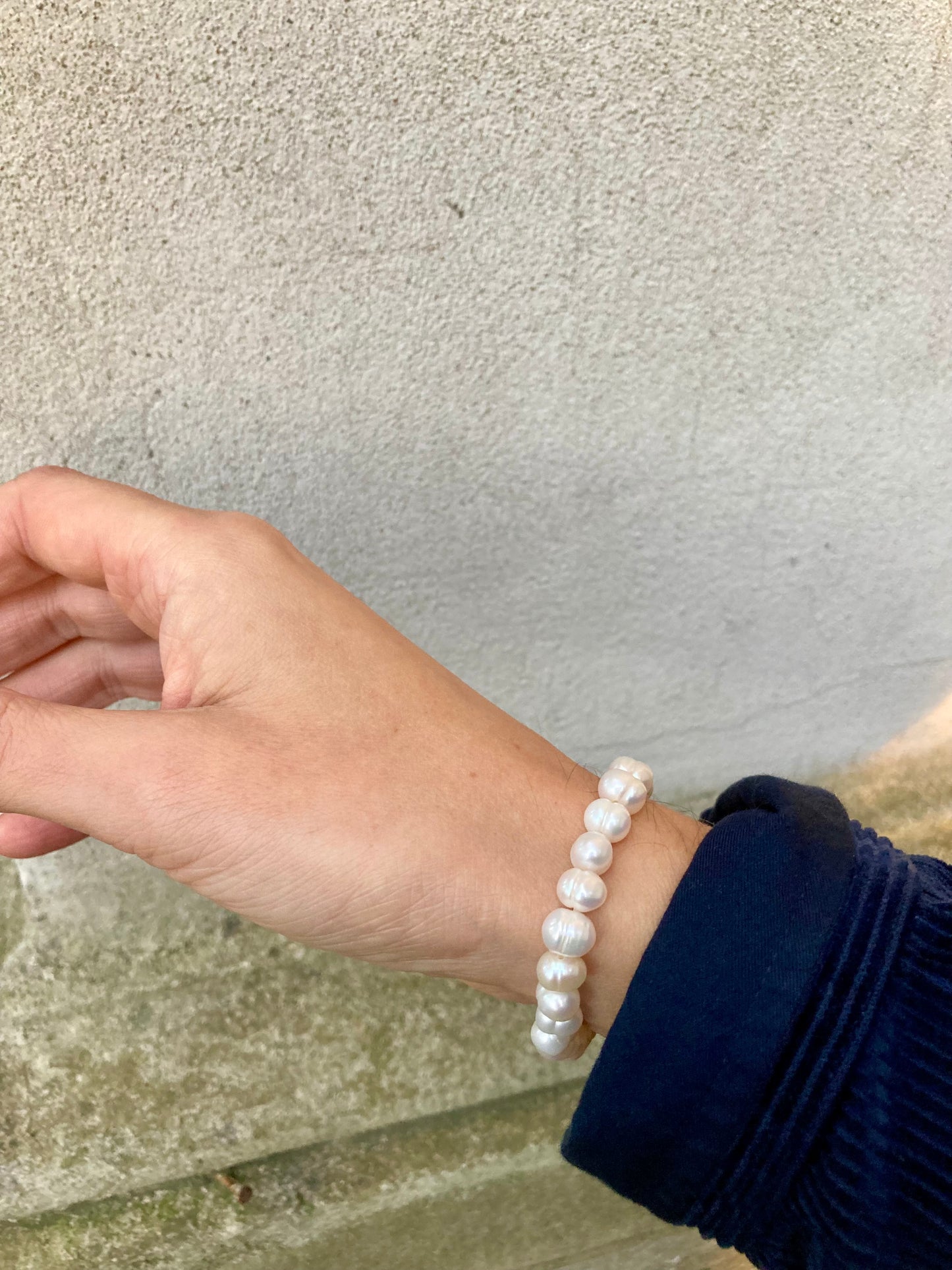 Men's Minimalist Unisex Black or White Chunky Freshwater Pearl Bracelet with Natural Rainbow Highlights