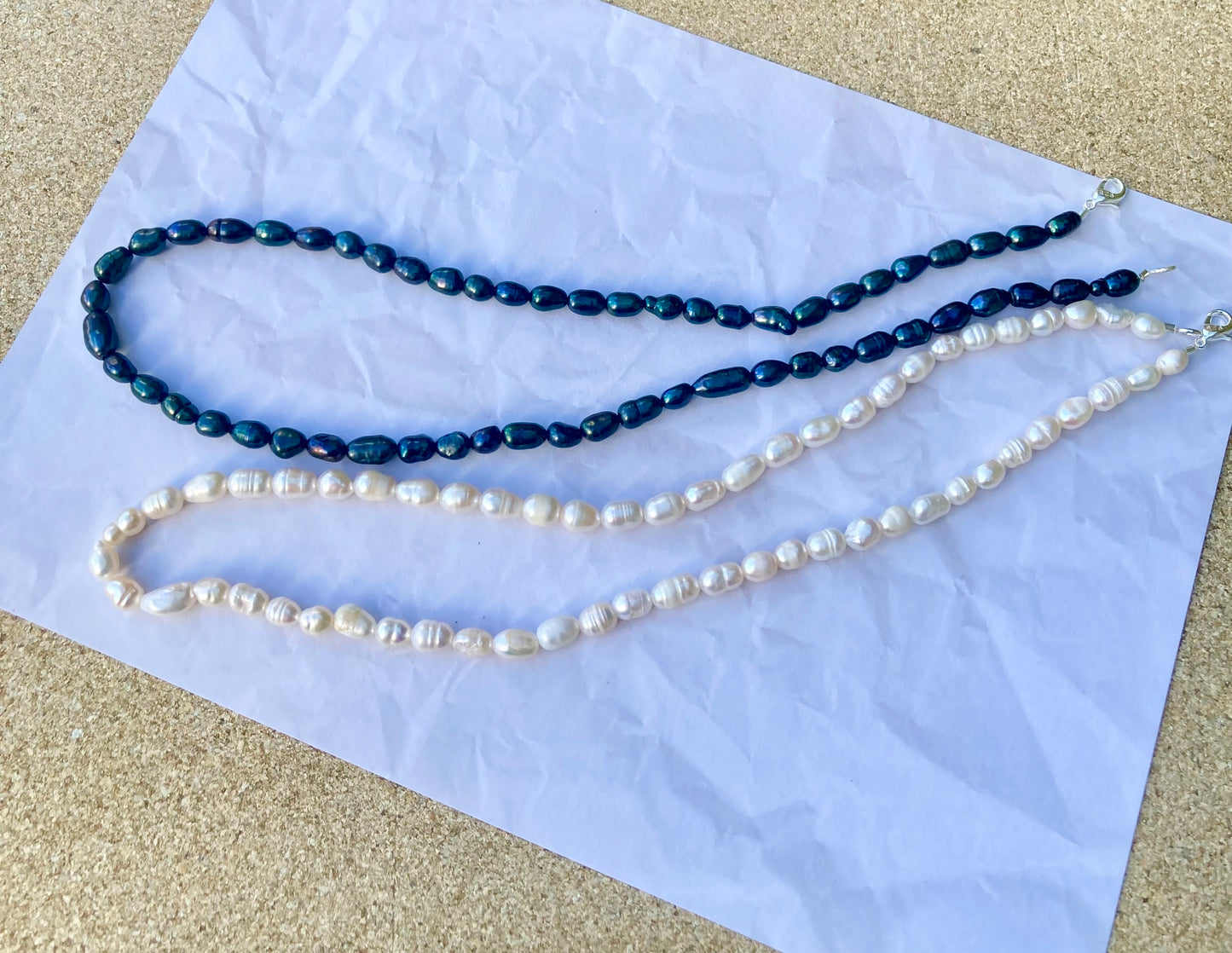 Black or White Rice-shaped Freshwater Pearl Necklace with 925 Silver Clasp