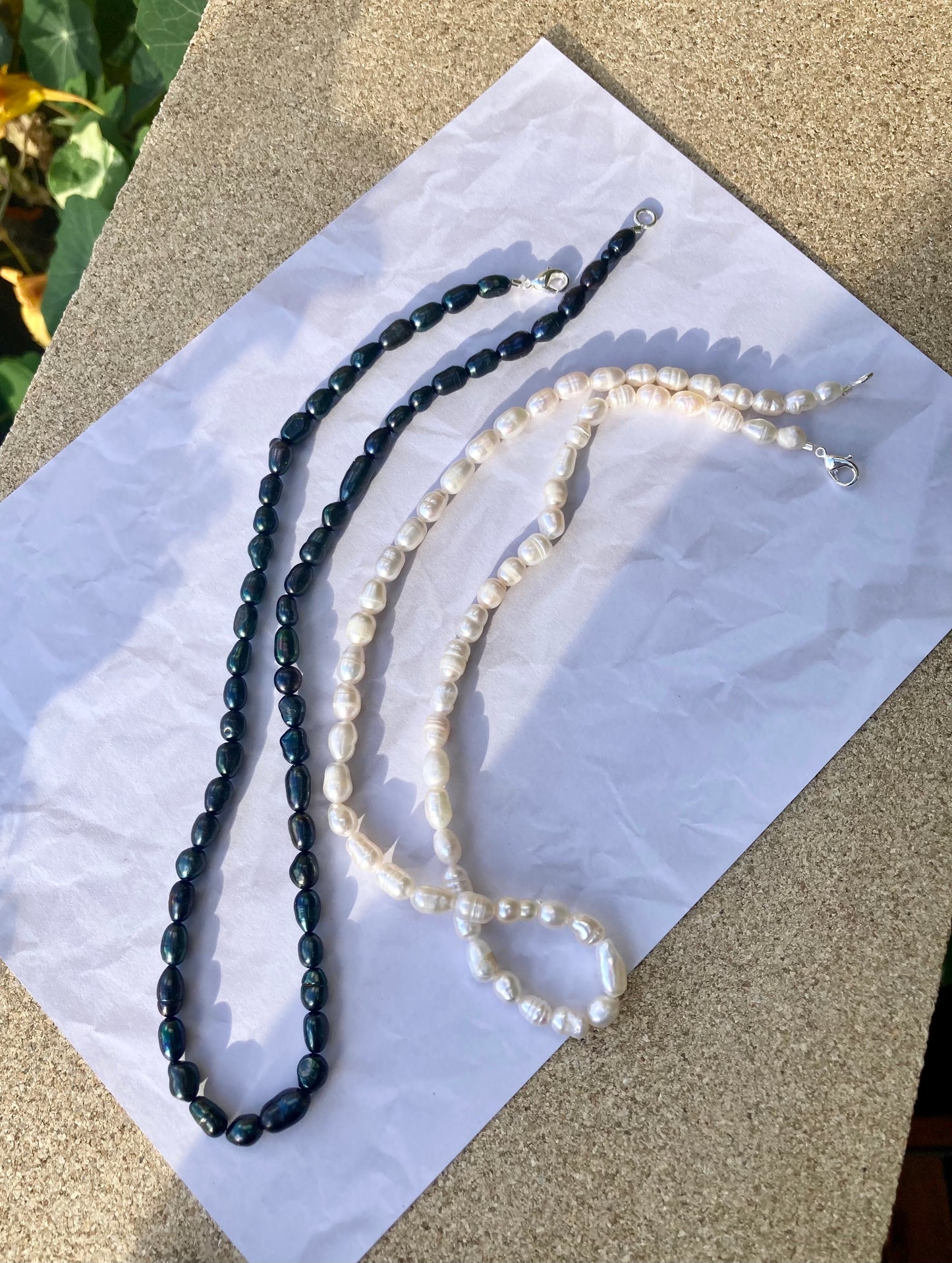 Black or White Rice-shaped Freshwater Pearl Necklace with 925 Silver Clasp