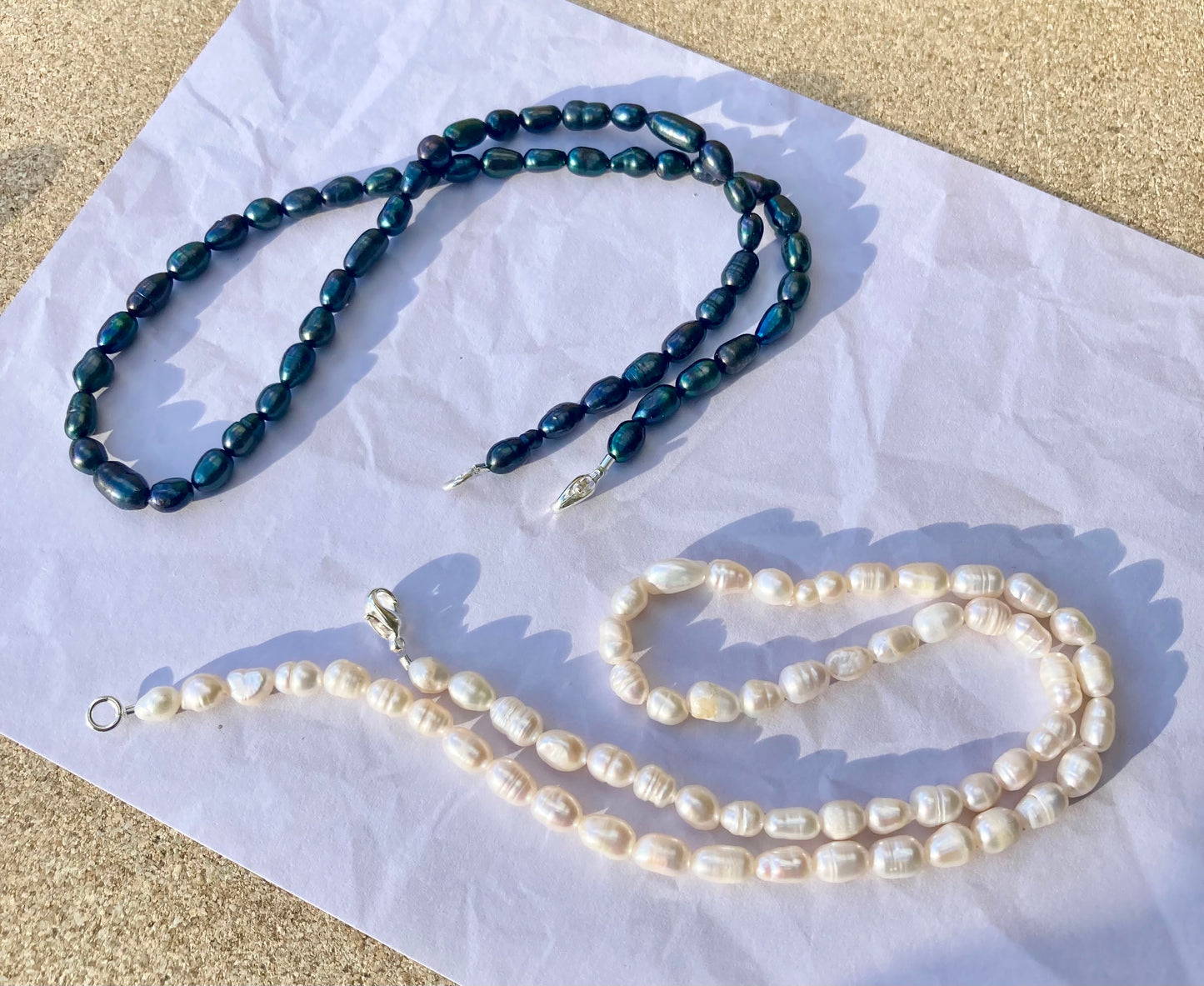 Black or White Rice-shaped Freshwater Pearl Necklace with 925 Silver Clasp