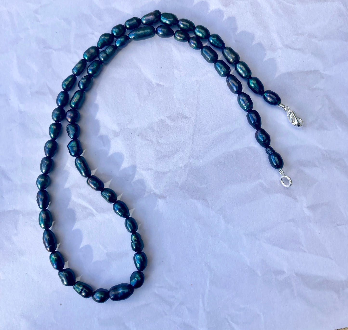 Black or White Rice-shaped Freshwater Pearl Necklace with 925 Silver Clasp