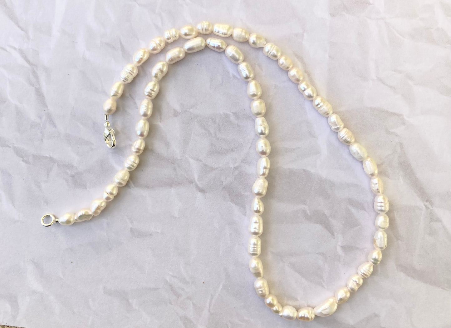 Black or White Rice-shaped Freshwater Pearl Necklace with 925 Silver Clasp