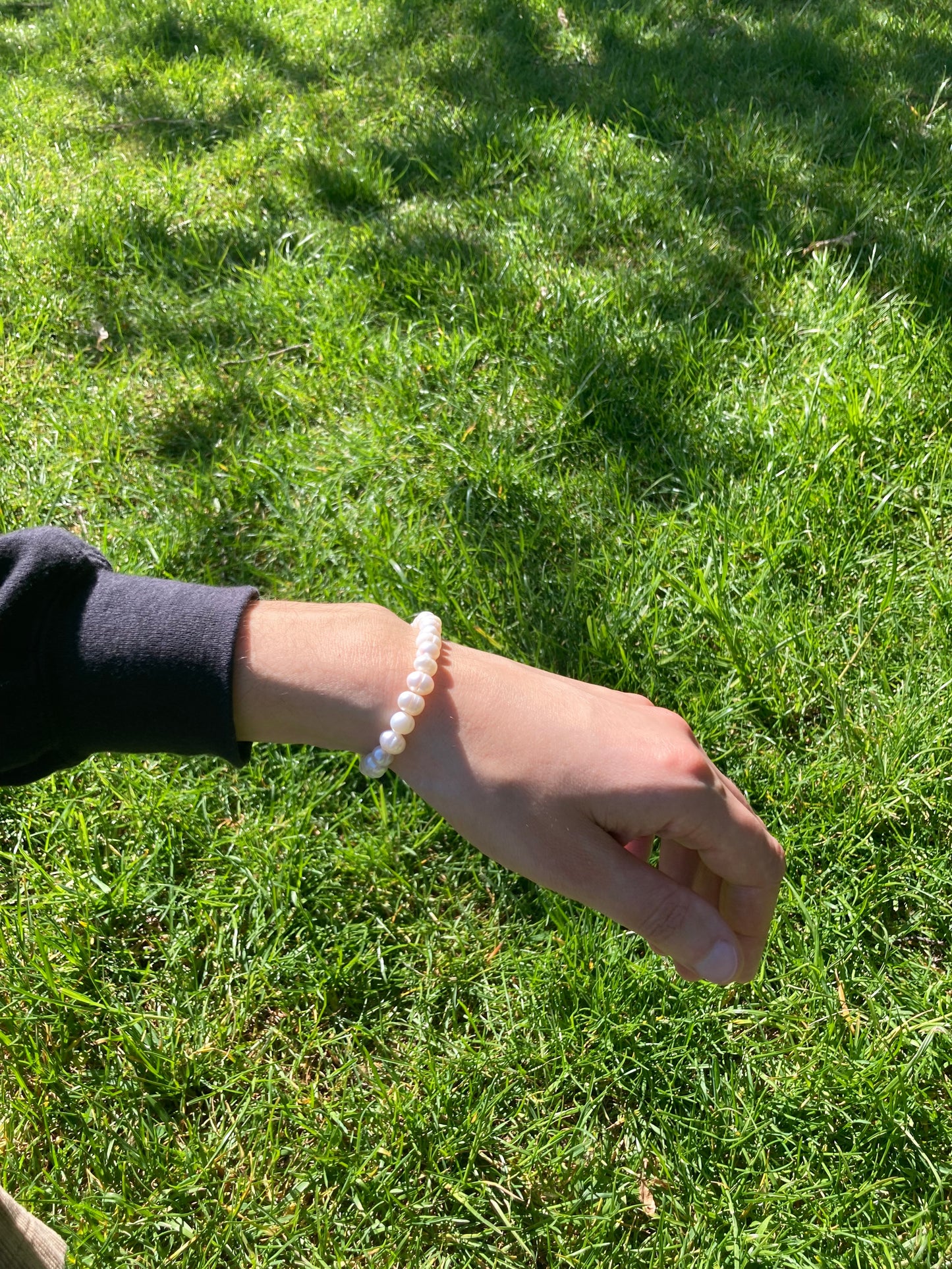 Men's Minimalist Unisex Black or White Chunky Freshwater Pearl Bracelet with Natural Rainbow Highlights