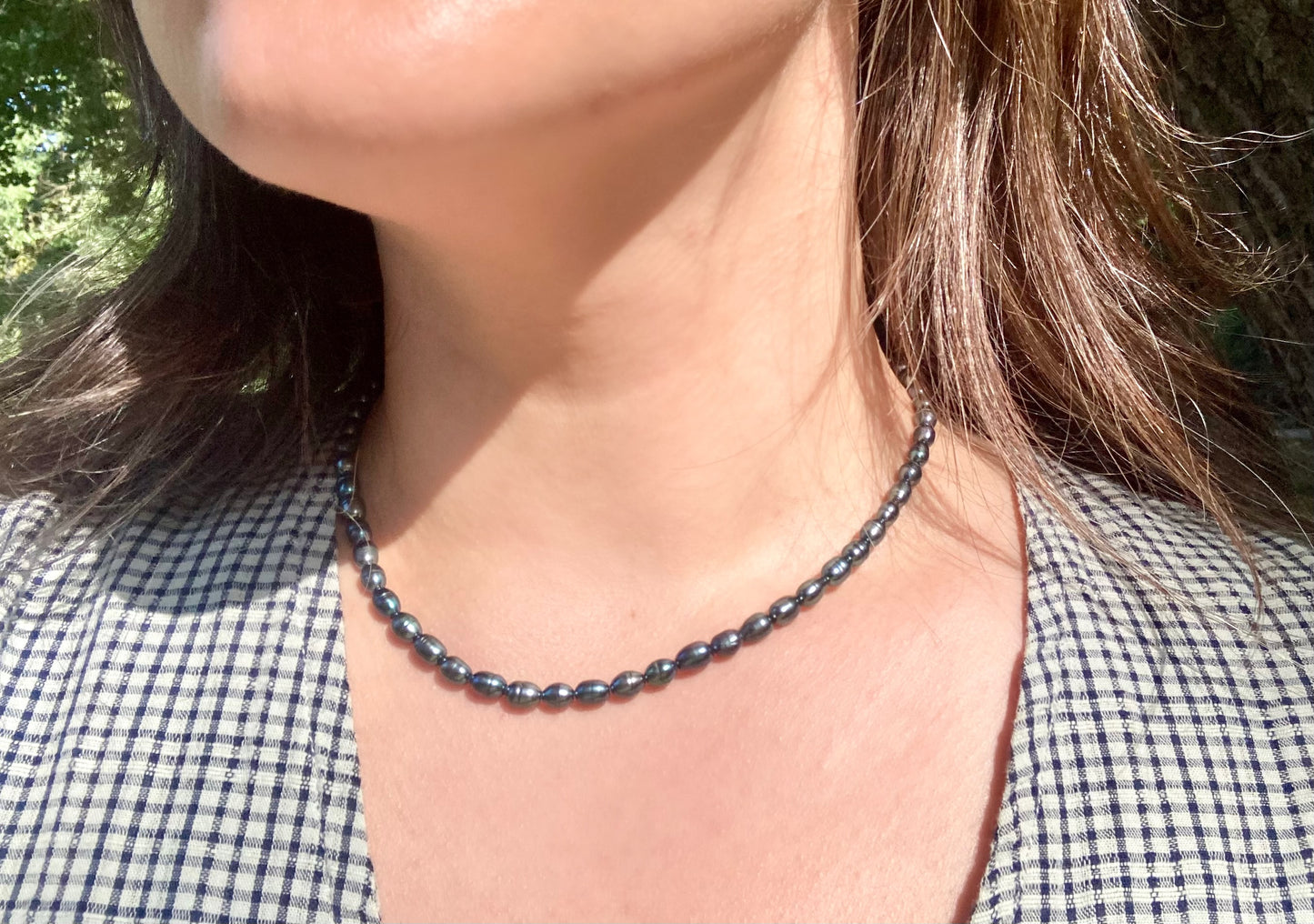 Black or White Rice-shaped Freshwater Pearl Necklace with 925 Silver Clasp