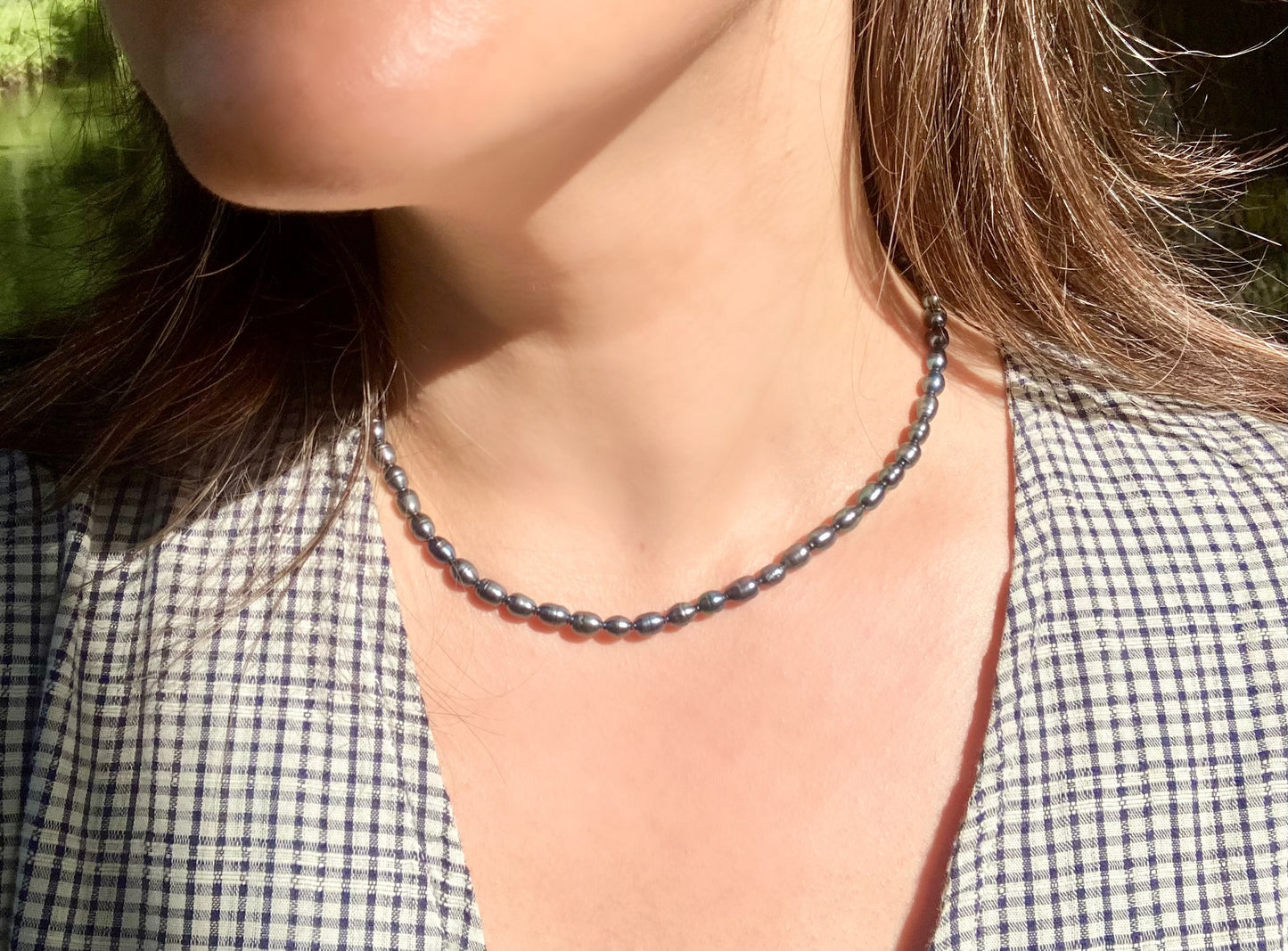 Black or White Rice-shaped Freshwater Pearl Necklace with 925 Silver Clasp