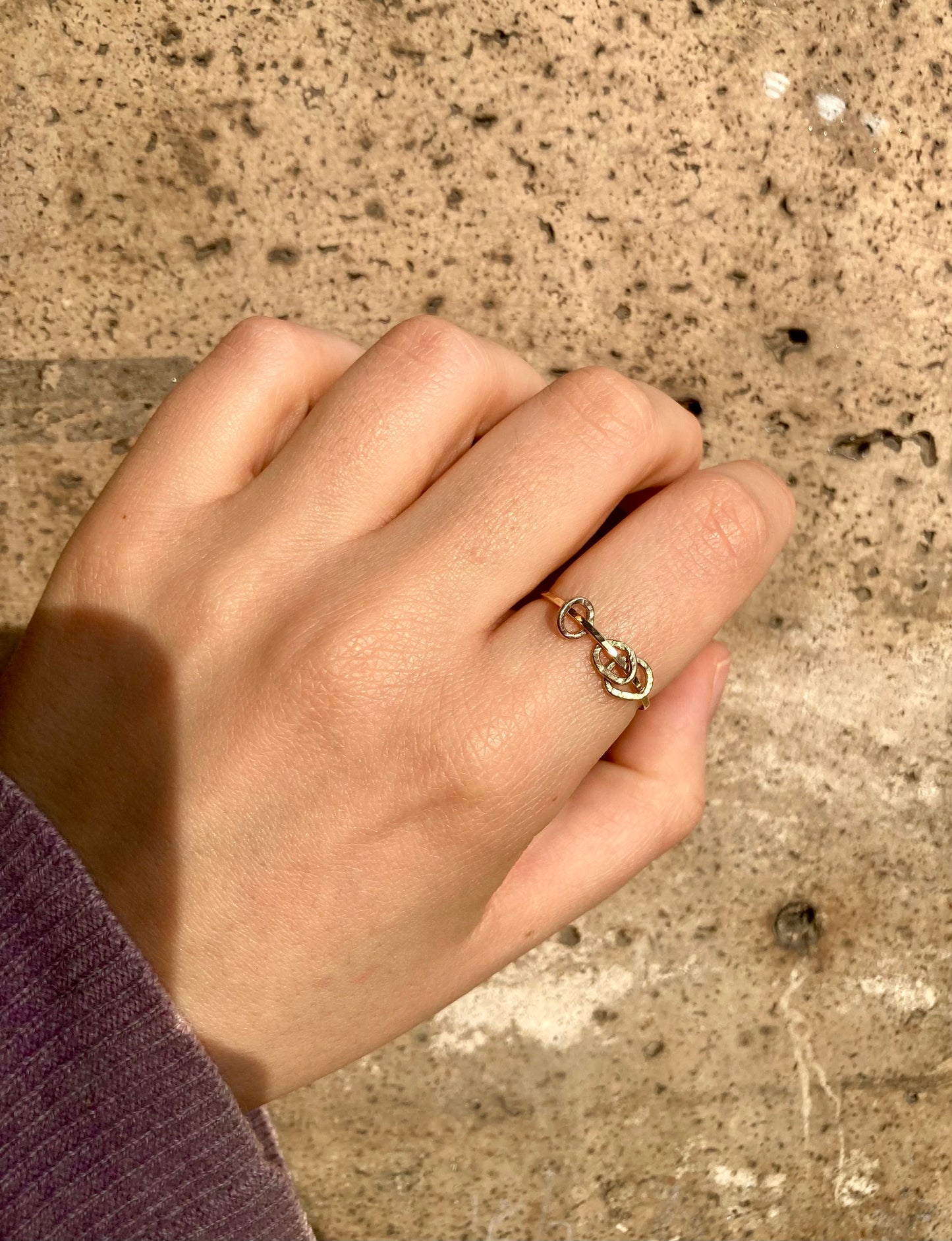 Handmade 9K Gold Fidget Ring – Hammered Tactile Anti Anxiety Jewelry in Solid Recycled Gold