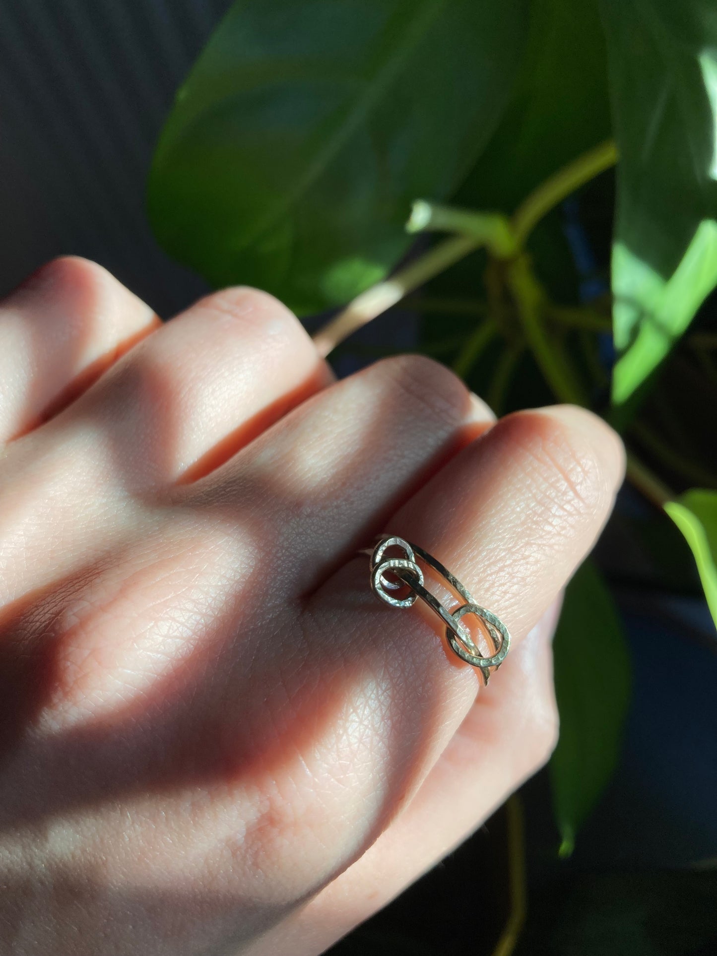 Handmade 9K Gold Fidget Ring – Hammered Tactile Anti Anxiety Jewelry in Solid Recycled Gold