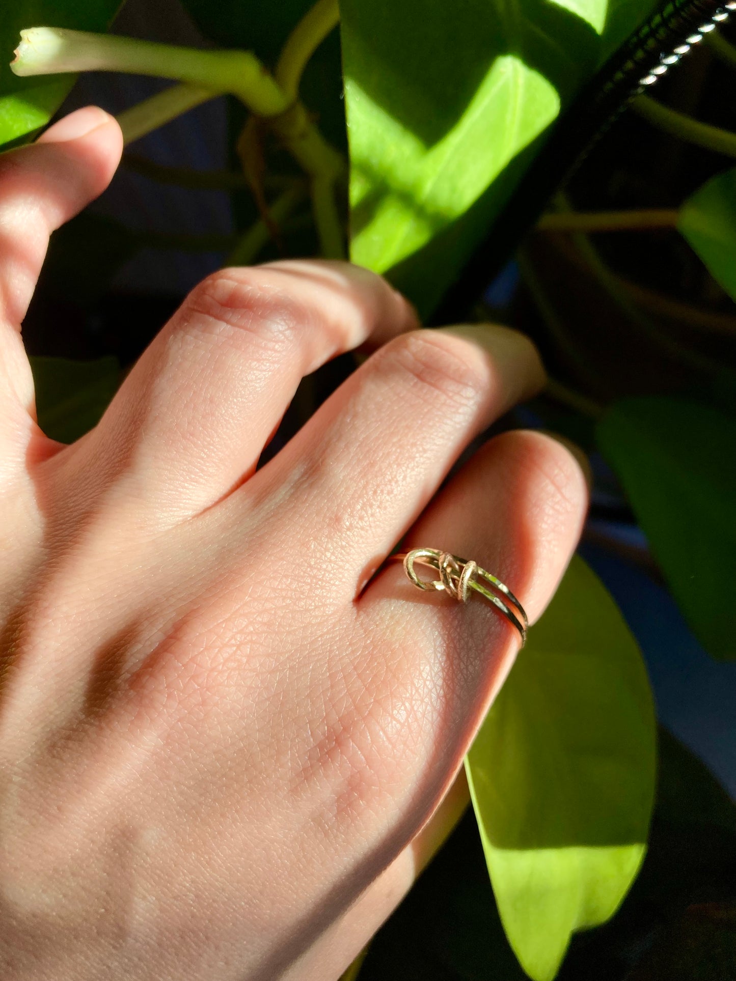 Handmade 9K Gold Fidget Ring – Hammered Tactile Anti Anxiety Jewelry in Solid Recycled Gold