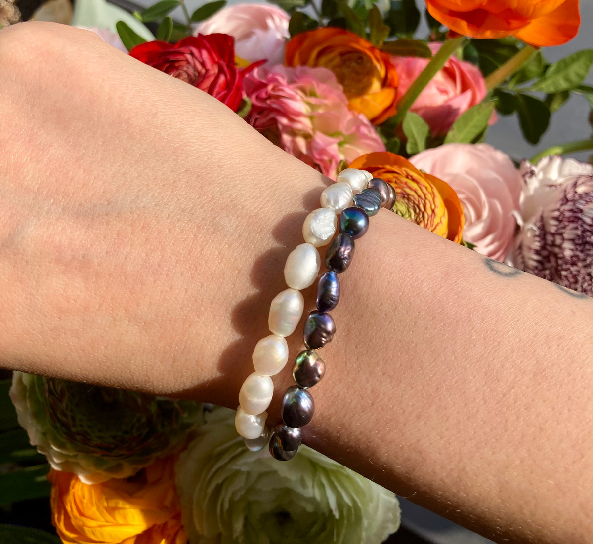 Baroque Pearl Bracelet, White or Black Freeform Pearls, Minimalist Unisex Jewelry