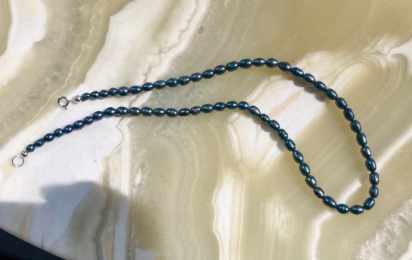 Black or White Rice-shaped Freshwater Pearl Necklace with 925 Silver Clasp