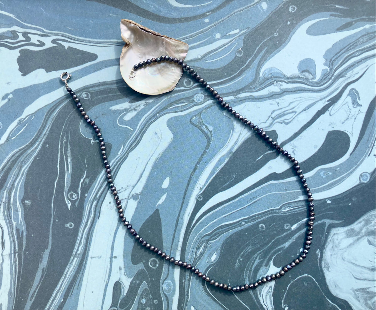 Luxurious Minimalistic Necklace in Tiny Round Black Freshwater Pearls