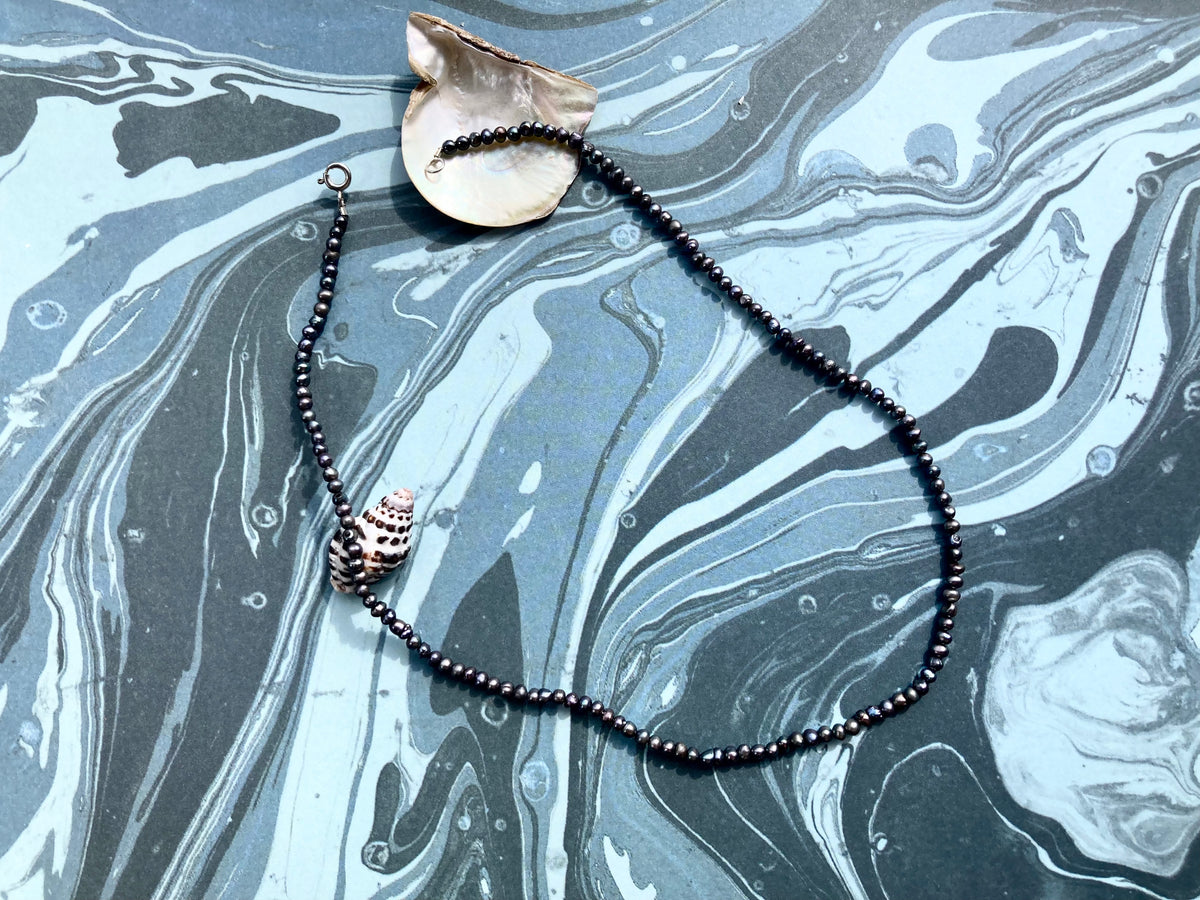 Luxurious Minimalistic Necklace in Tiny Round Black Freshwater Pearls